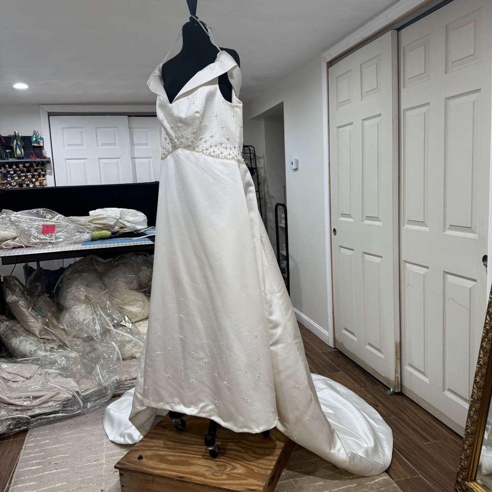 Off the Shoulder Wedding Gown (Plus Size)